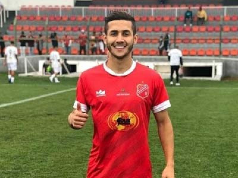 Jovem atleta campo-larguense assina seu primeiro contrato profissional