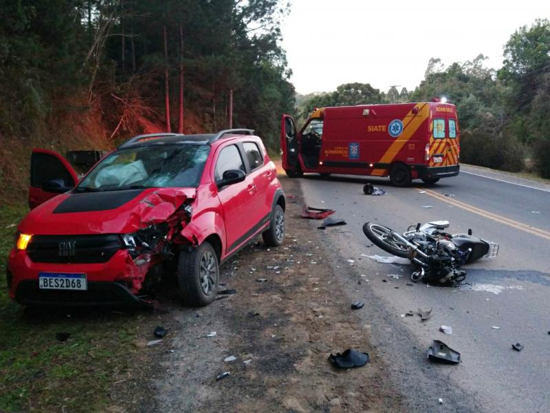 Colisão moto e carro na Estrada do Cerne deixa motociclista em estado grave