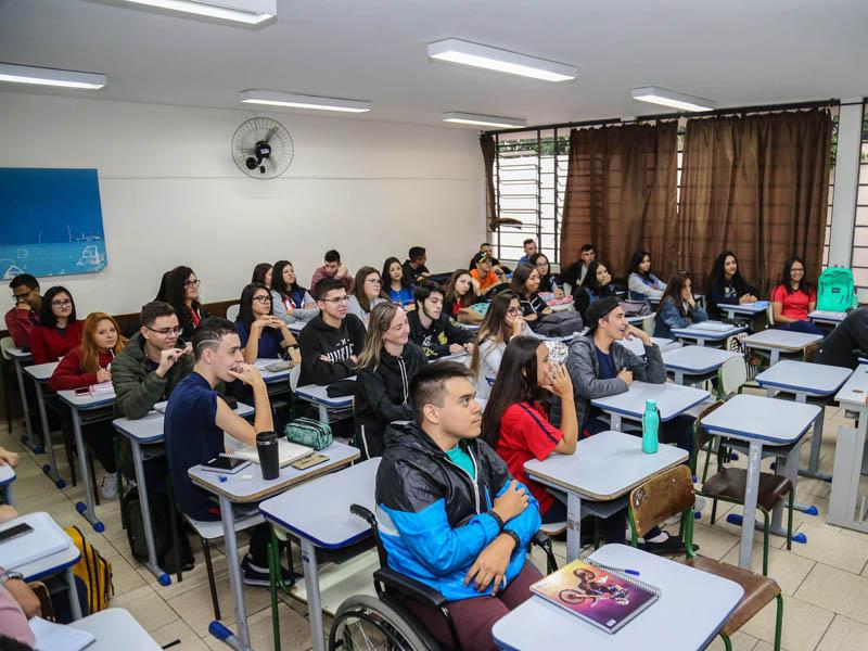  Alunos da rede estadual voltam às aulas nesta segunda-feira