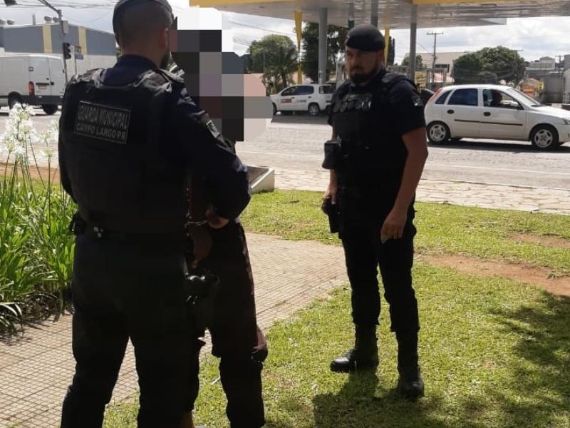 Guarda Municipal de Campo Largo prende homem com Mandado de Prisão no Centro 