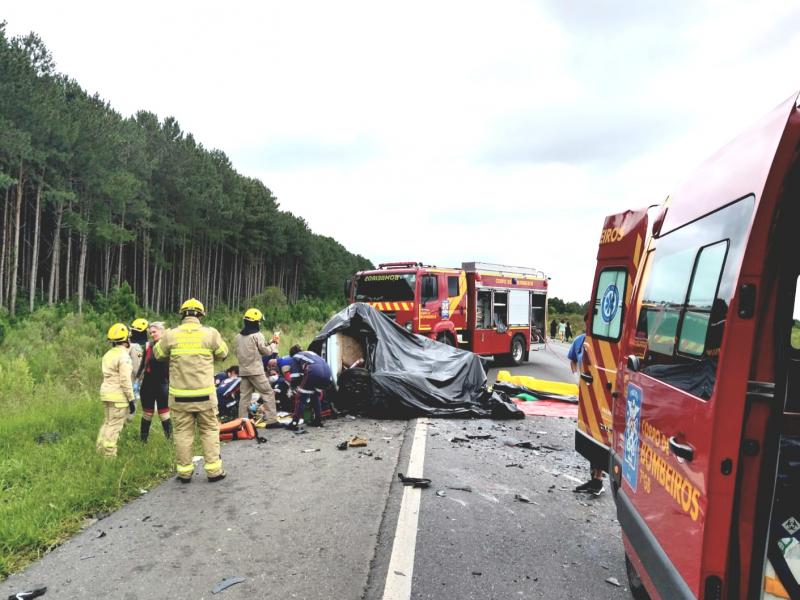 Trágico acidente envolvendo vários veículos e três mortos na BR-277 em Palmeira