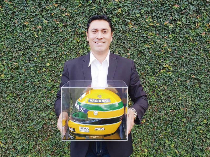 Réplica do capacete do Ayrton Senna será leiloada para ajudar Amigos do HC