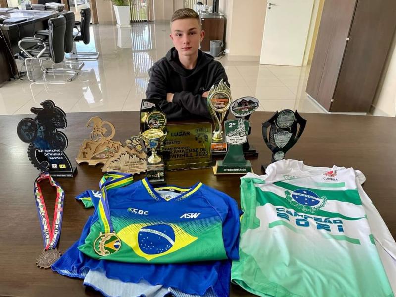 Com apenas 13 anos, Christopher Vidal Leitzke traz o título brasileiro de Downhill para Balsa Nova