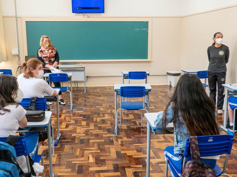 Aulas presenciais na rede estadual de ensino retornam nesta segunda-feira