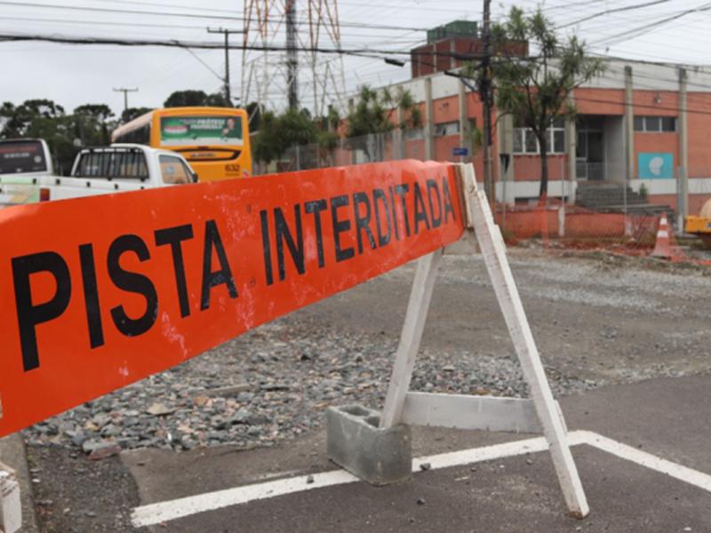 Obras na avenida Vereador Arlindo Chemin seguem para a revitalização completa do local