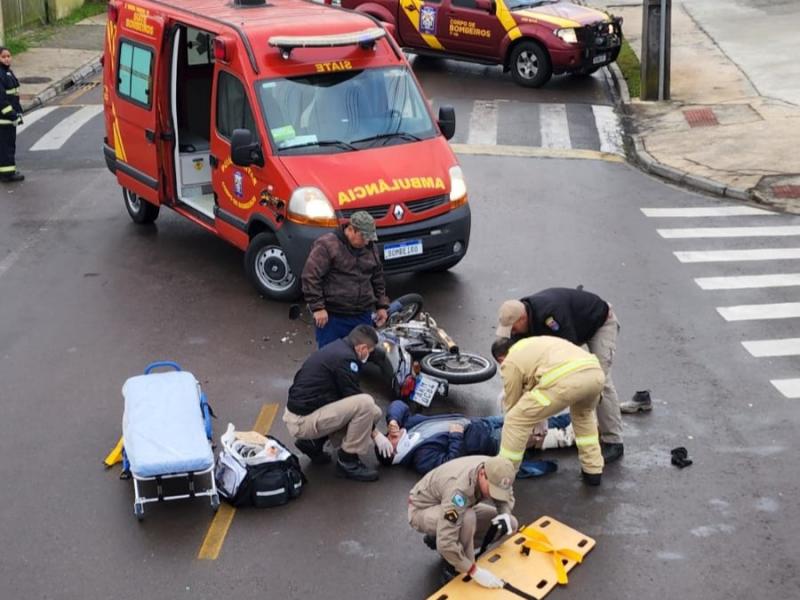 Bombeiros socorrem motociclista em acidente no Itaboa