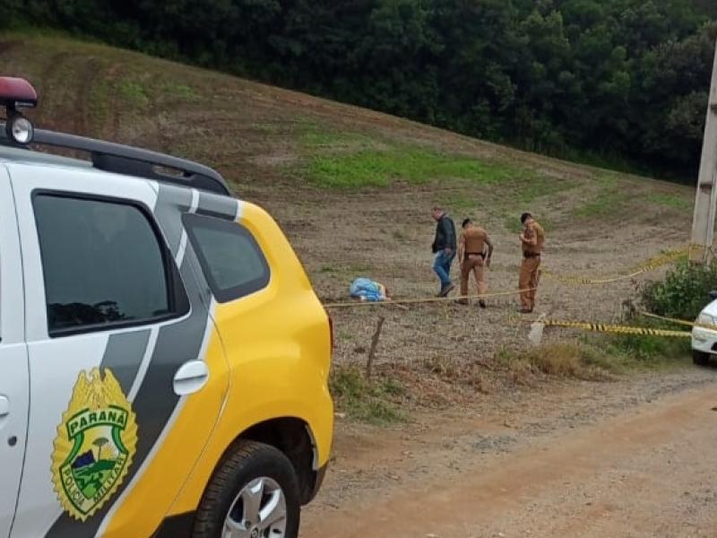 Casal encontrado morto com vários tiros na Estrada da Cachoeira