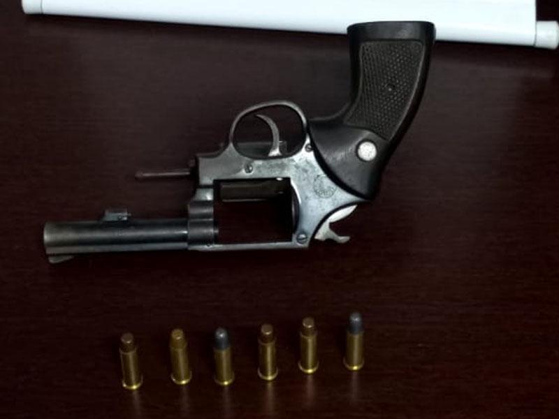 Guarda Municipal prende dois indivíduos com um revólver no bairro Aparecida