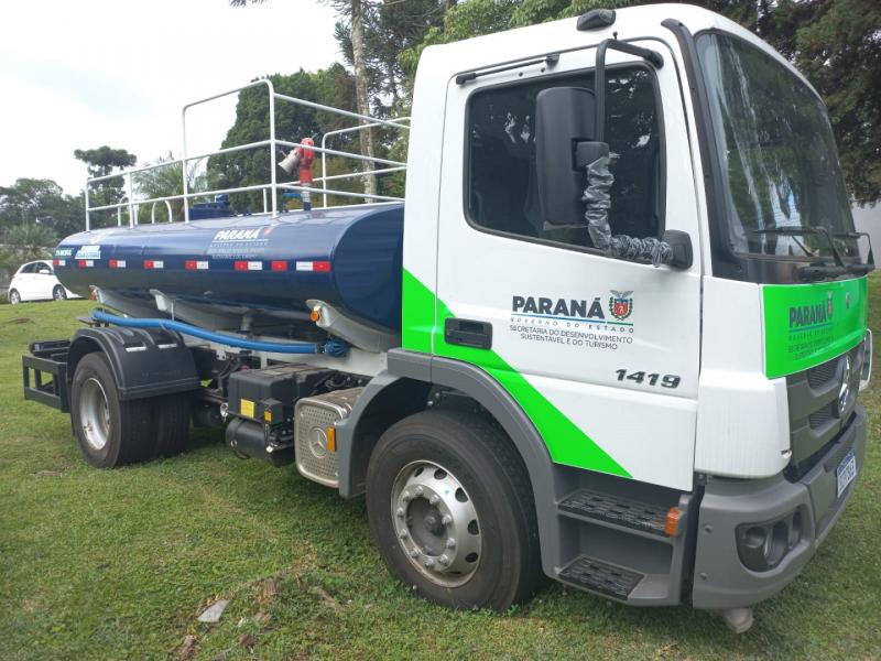 Governo do Estado entrega caminhão-pipa para Campo Largo