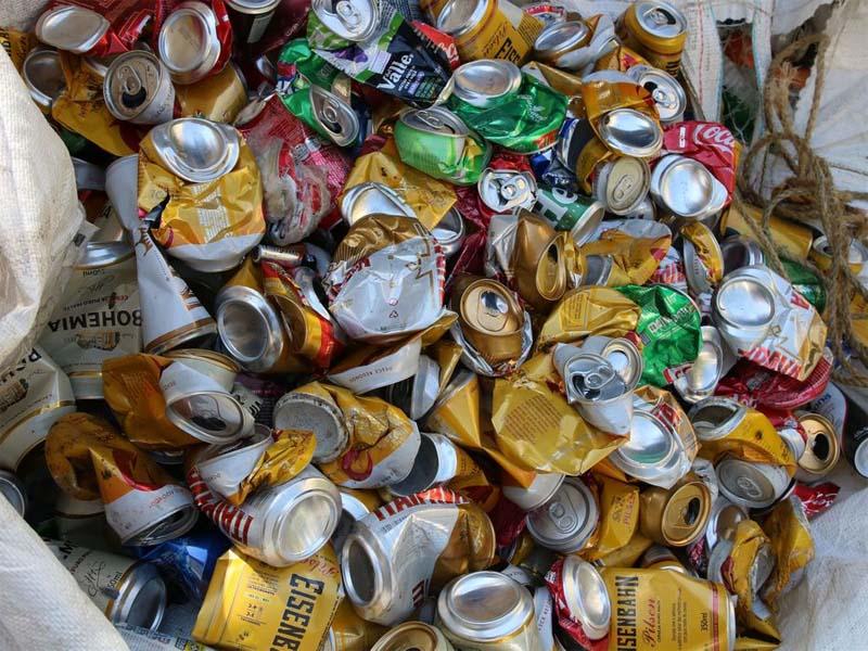 Brasil registra reciclagem de 98,7% de latas de alumínio em 2021