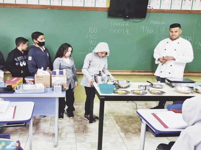 Escola de Bateias recebe projeto gastronômico para os estudantes