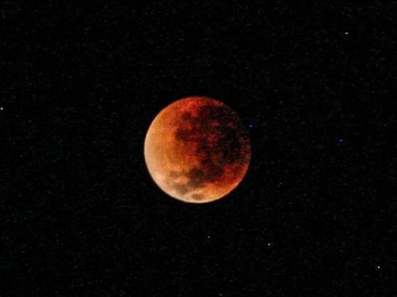 Eclipse Lunar é visto em Campo Largo e rende belas imagens