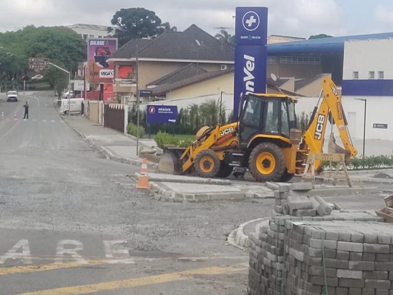 Prefeitura informa bloqueio temporário no trânsito central devido a obras de ampliação da segurança viária