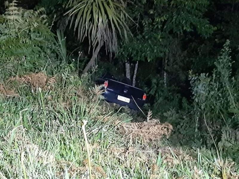 Saveiro sai da pista no Km 109 e motorista é autuado por embriaguez