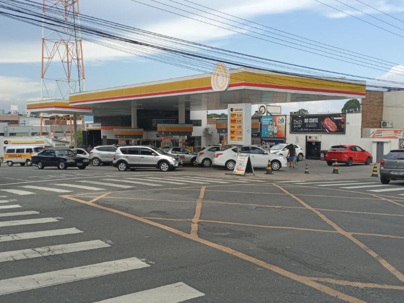 Petrobras reajusta preços e motoristas fazem filas nos postos