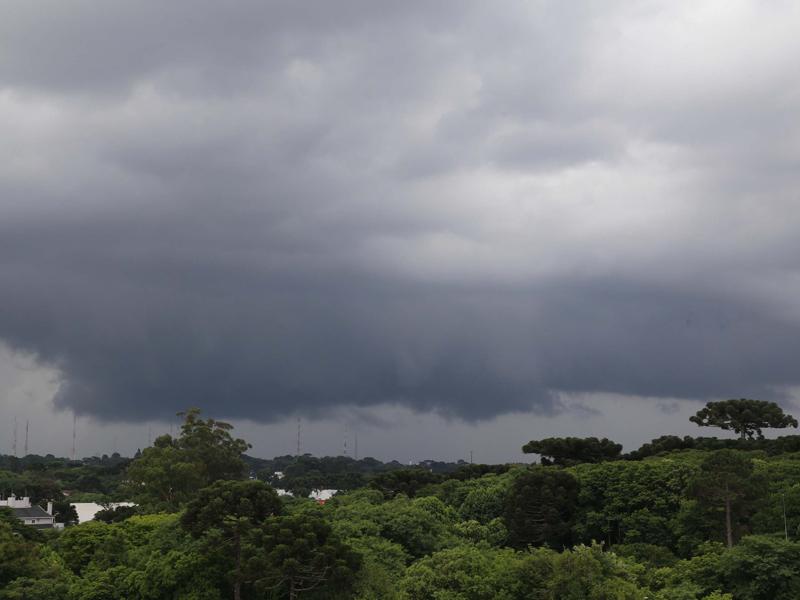 Semana será chuvosa no Paraná, mas com volume menor do que a anterior