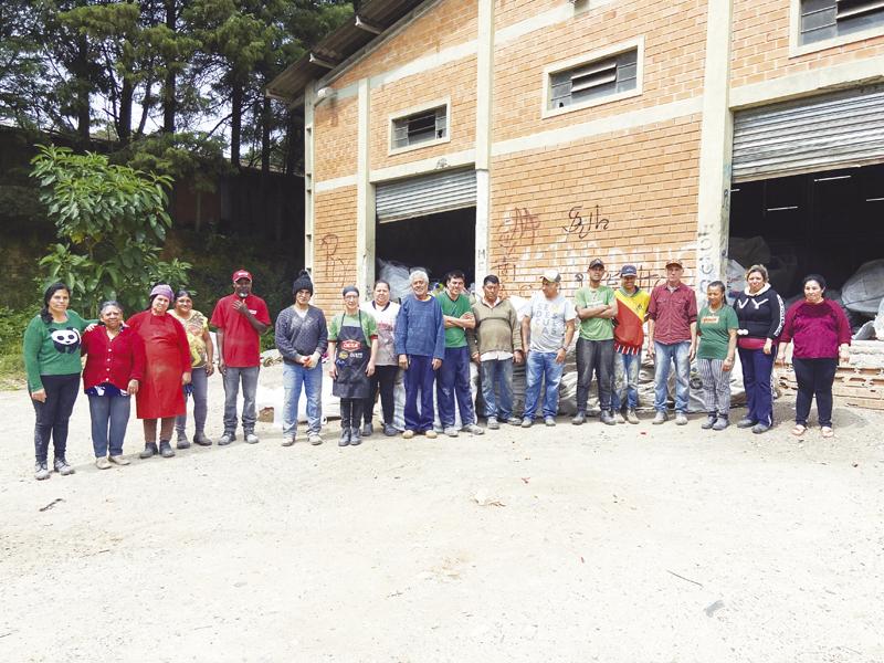 Associação de recicladores reforma  equipamentos com o apoio da Cocel