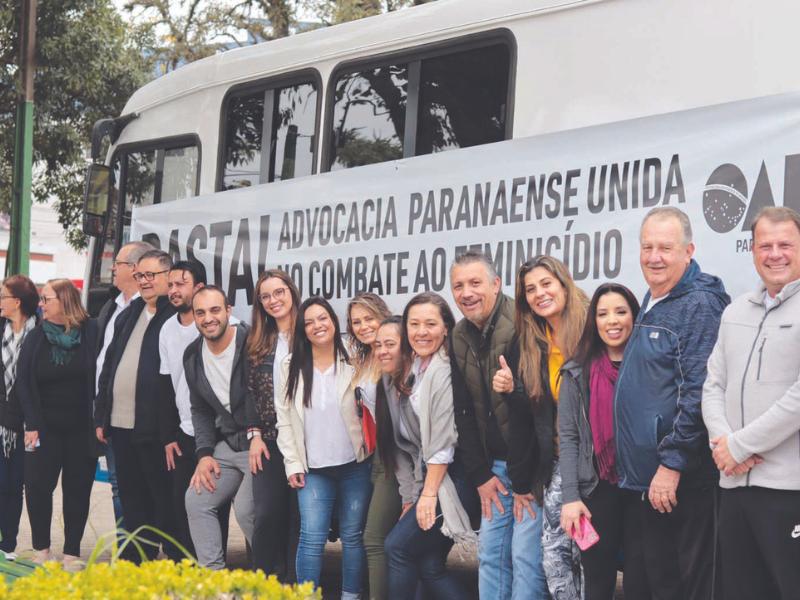 Advocacia paranaense clama por fim da violência contra a mulher na caminhada do Dia Estadual de Combate ao Feminicídio