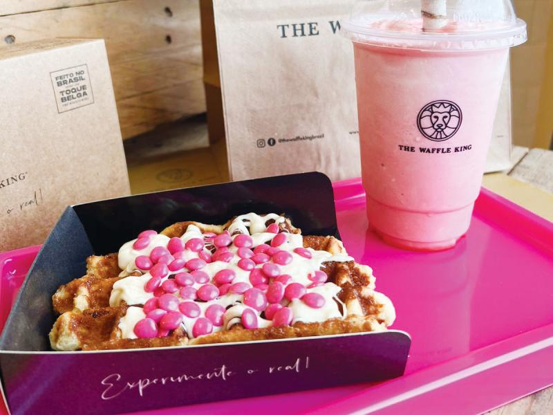 Os melhores waffles da sua vida e milkshake na versão pink em homenagem à Barbie