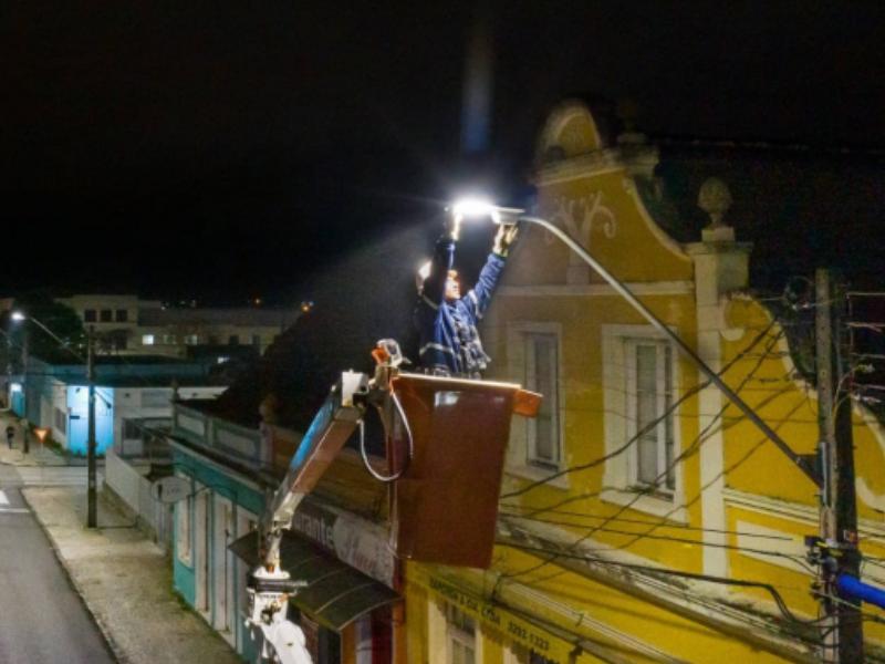 Cocel e prefeitura iniciam nova etapa de instalação de luminárias led