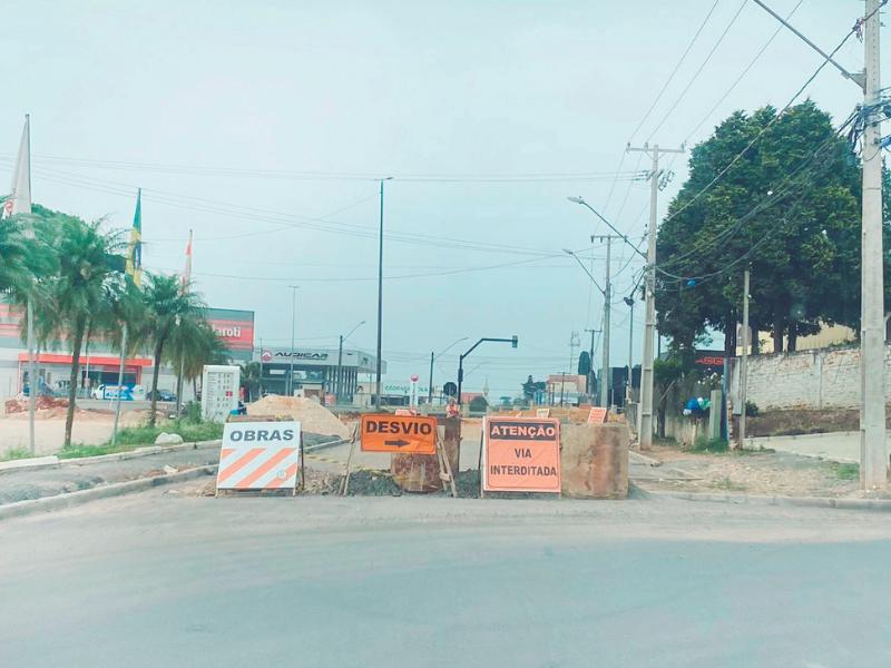 Motoristas pedem melhorias nos acessos para a região central em obras do Binário Ema Taner