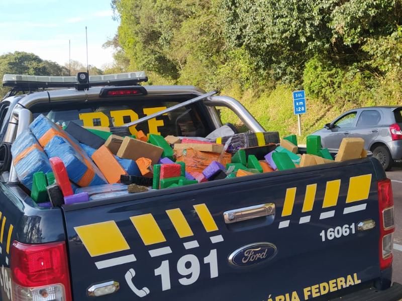 Caminhão com soja tomba na Serra de São Luiz do Purunã e revela carregamento de maconha