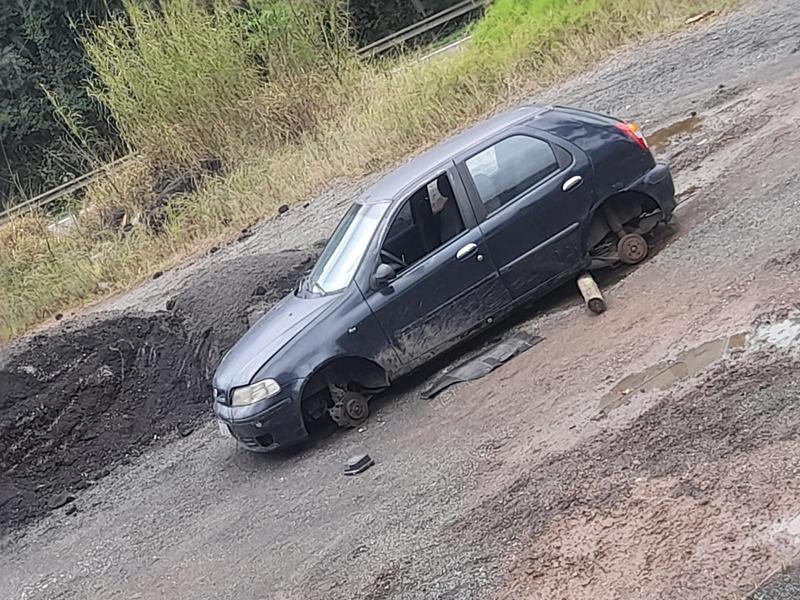 PM recebe foto de Pálio abandonado sem rodas na Serra de São Luiz do Purunã e veículo desaparece