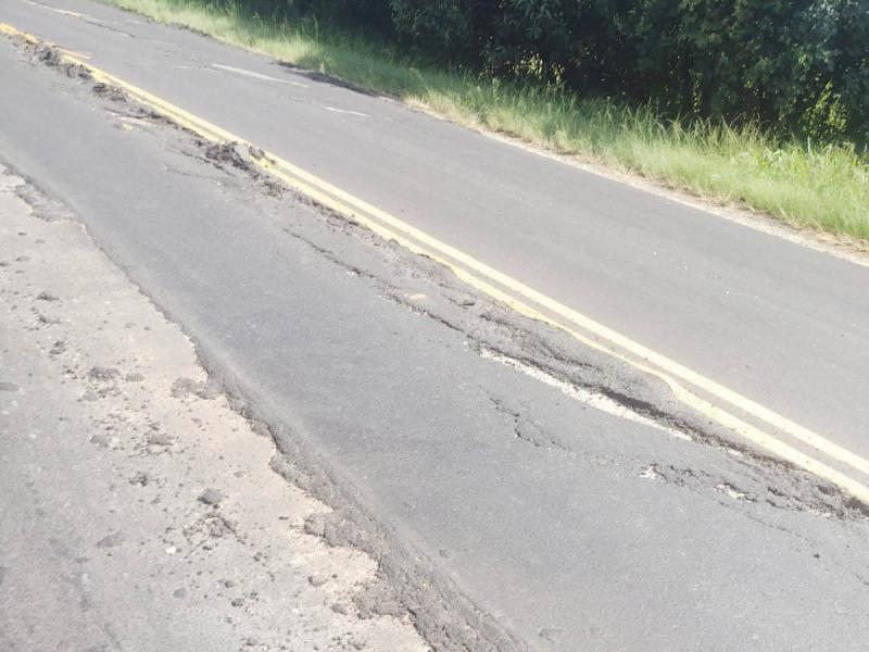 Obras no asfalto da PR-510, feitas  em janeiro, apresentam avarias