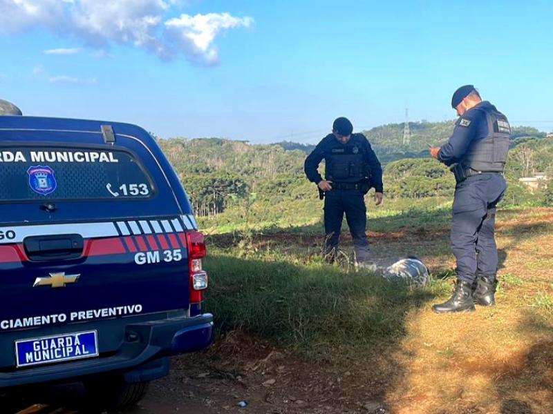 Homem encontrado deitado à beira da estrada pela GMCL estava com Mandado em vigência