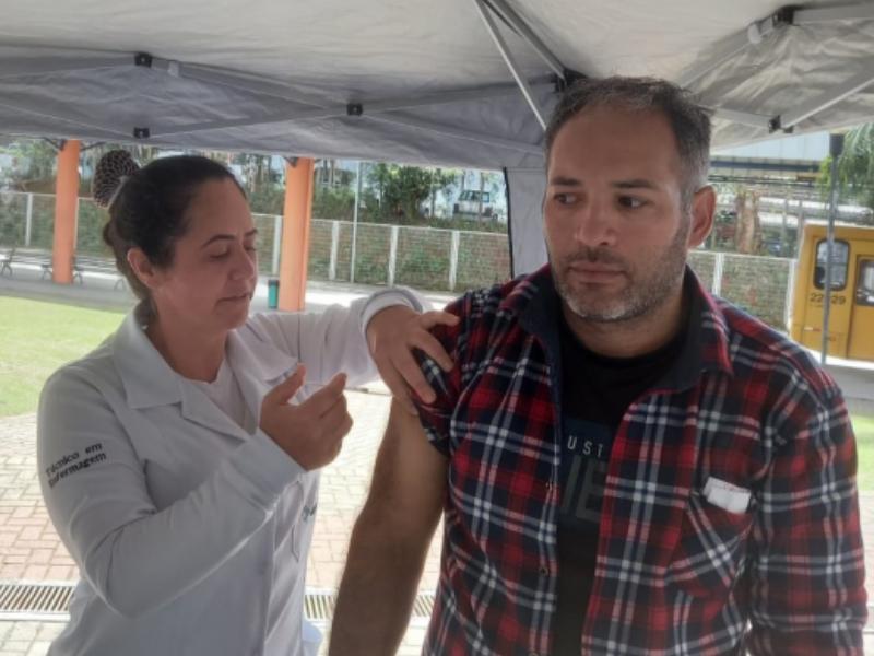 Vacinação no terminal urbano imuniza mais de 300 campo-larguenses