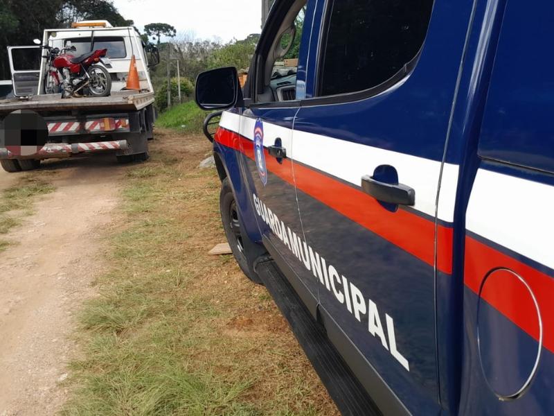 Moto furtada em Santa Catarina é recuperada pela GMCL no bairro Itaqui em Campo Largo 
