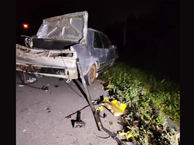 Veículo com crianças sofre pane no meio da BR-277 e é atingido por caminhão