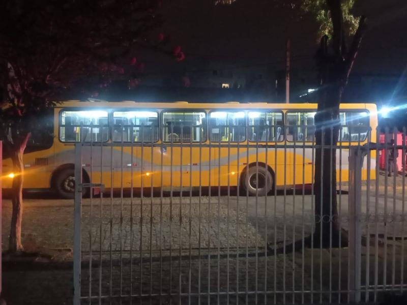 Confusão entre passageiros em ônibus termina na 3ª Cia da Polícia Militar em Campo Largo 