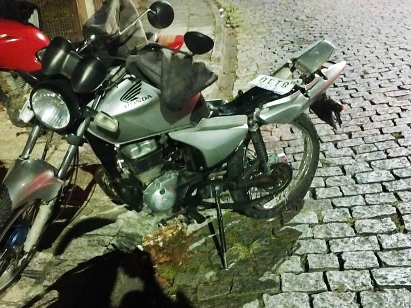 Indivíduo furta moto em pizzaria e na fuga sofre acidente no bairro Aparecida 