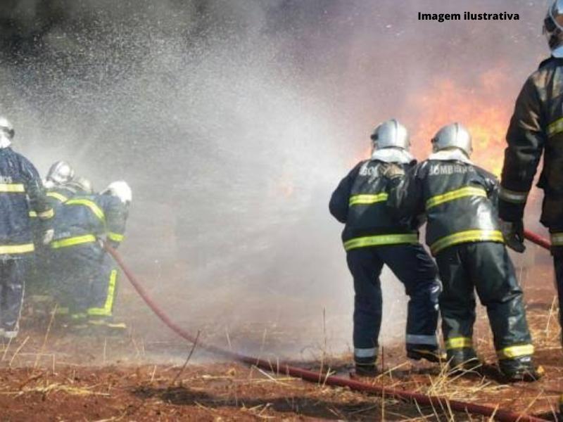 Bombeiros acionados para incêndio em residência e na verdade eram entulhos