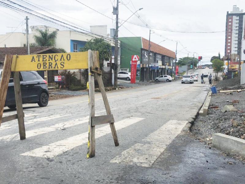 Trecho de rua central pode ser bloqueado temporariamente devido a obras