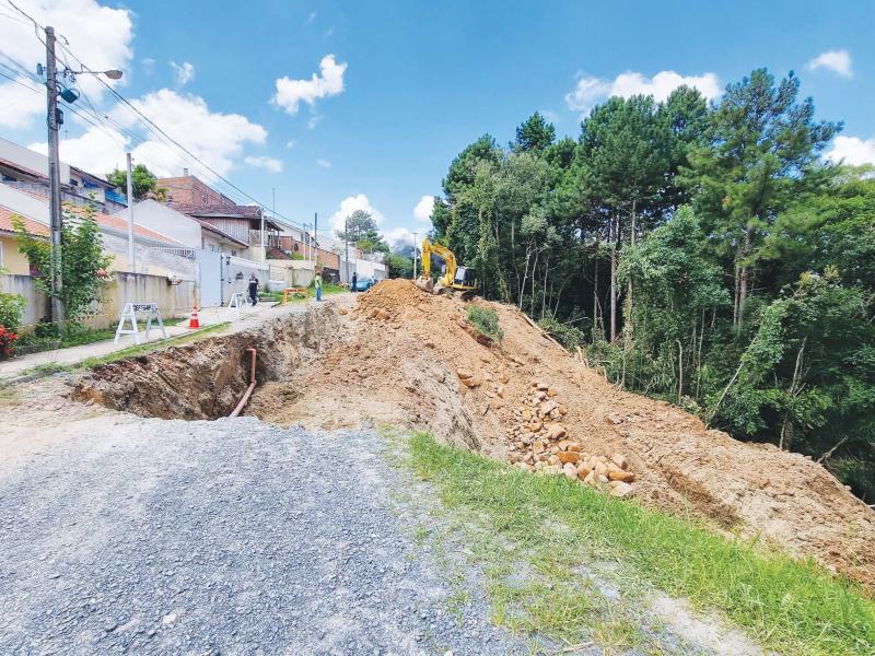 Rua Líbia desmorona e moradores pedem respostas e providências