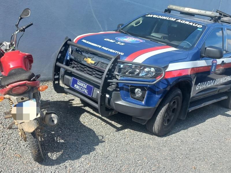 Muralha Virtual detecta passagem de moto com alerta de furto e a GMCL prende indivíduo em Bateias 