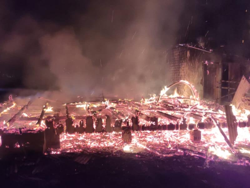 Residência é consumida pelo fogo na região do Bugre, em Balsa Nova 