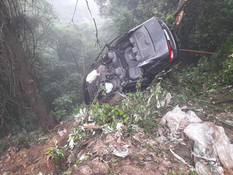 Três pessoas socorridas em estado grave em acidente na descida da Serra de São Luiz do Purunã 