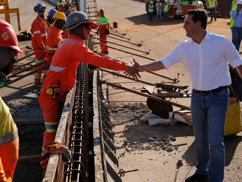 Governador assina decreto que garante reajuste no Salário Mínimo Regional