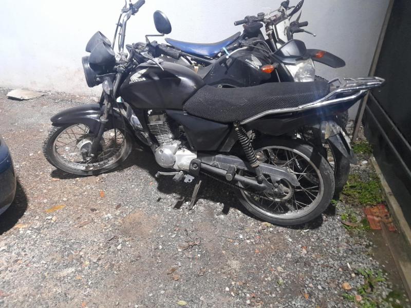 Motocicleta furtada em Colombo é encontrada abandonada pela GMCL 
