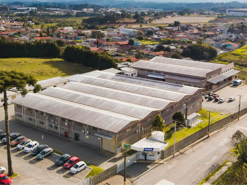 Enerbras recebe prêmio do IMEC na categoria materiais elétricos