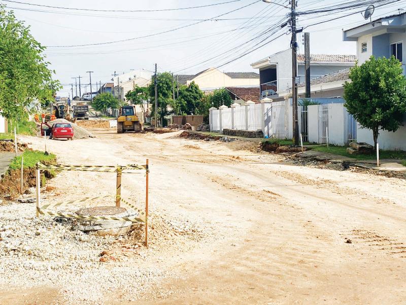 Moradores questionam sobre andamento das obras da Ema Taner e secretário responde