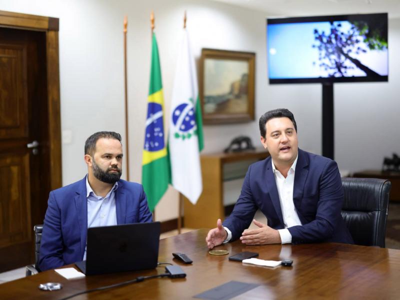 Governador anuncia bônus para nota boa no Ideb e projeto de energia solar nas escolas