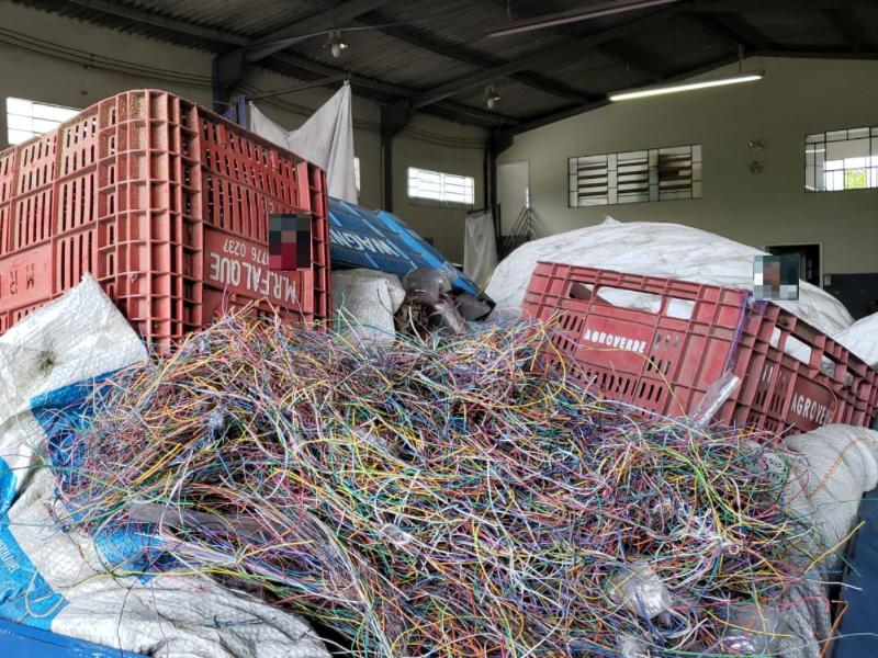 PC descobre barracão na CIC onde eram triturados os cabos de telefonia furtados de toda a RMC