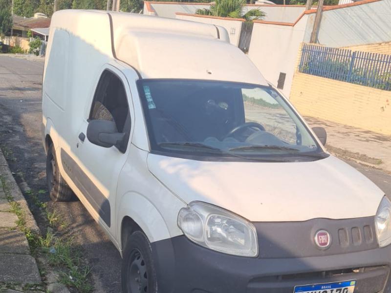 Fiorino furtada em Campo Largo é encontrada abandonada pela Polícia Militar