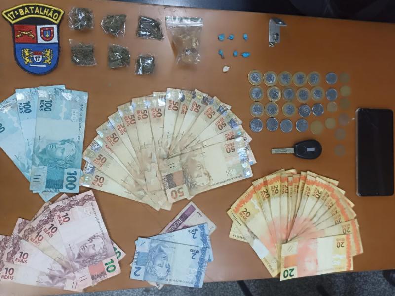 Policiais militares de Campo Largo prendem um indivíduo por tráfico de drogas na Popular Velha 