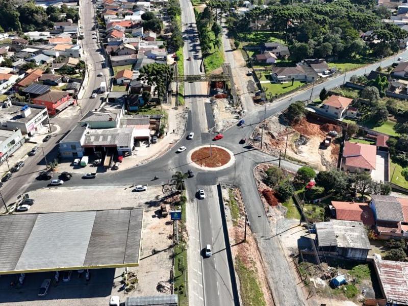 Finalizado o asfalto na rotatória que liga os bairros Bom Jesus, Rivabem e Itaqui
