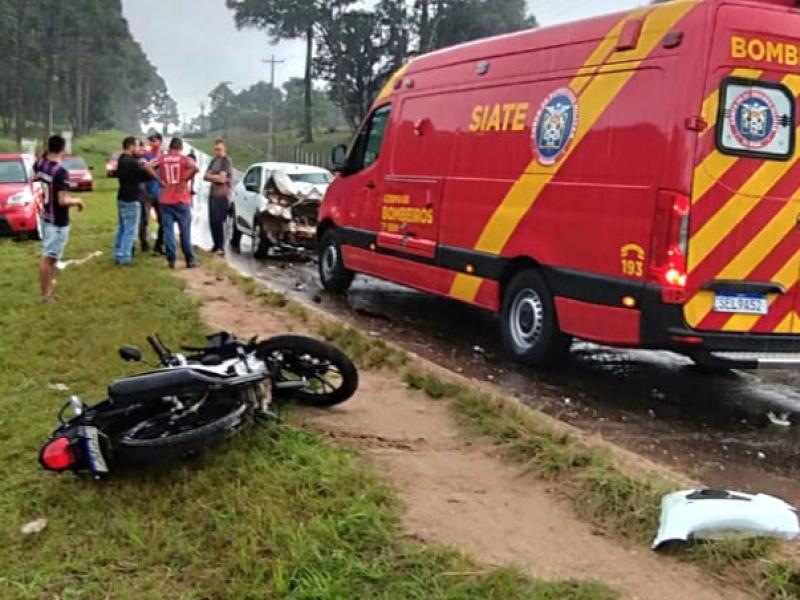 Colisão frontal na PR-510 e jovem piloto é hospitalizado